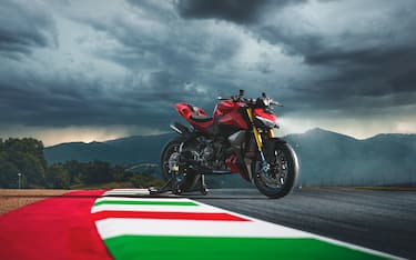 Naked - Ducati Streetfighter V2