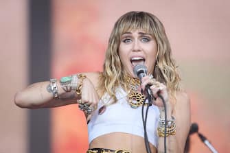 GLASTONBURY, ENGLAND - JUNE 30: Miley Cyrus performs on the Pyramid Stage on day five of Glastonbury Festival at Worthy Farm, Pilton on June 30, 2019 in Glastonbury, England. Glastonbury is the largest greenfield festival in the world, and is attended by around 175,000 people.  (Photo by Leon Neal/Getty Images)