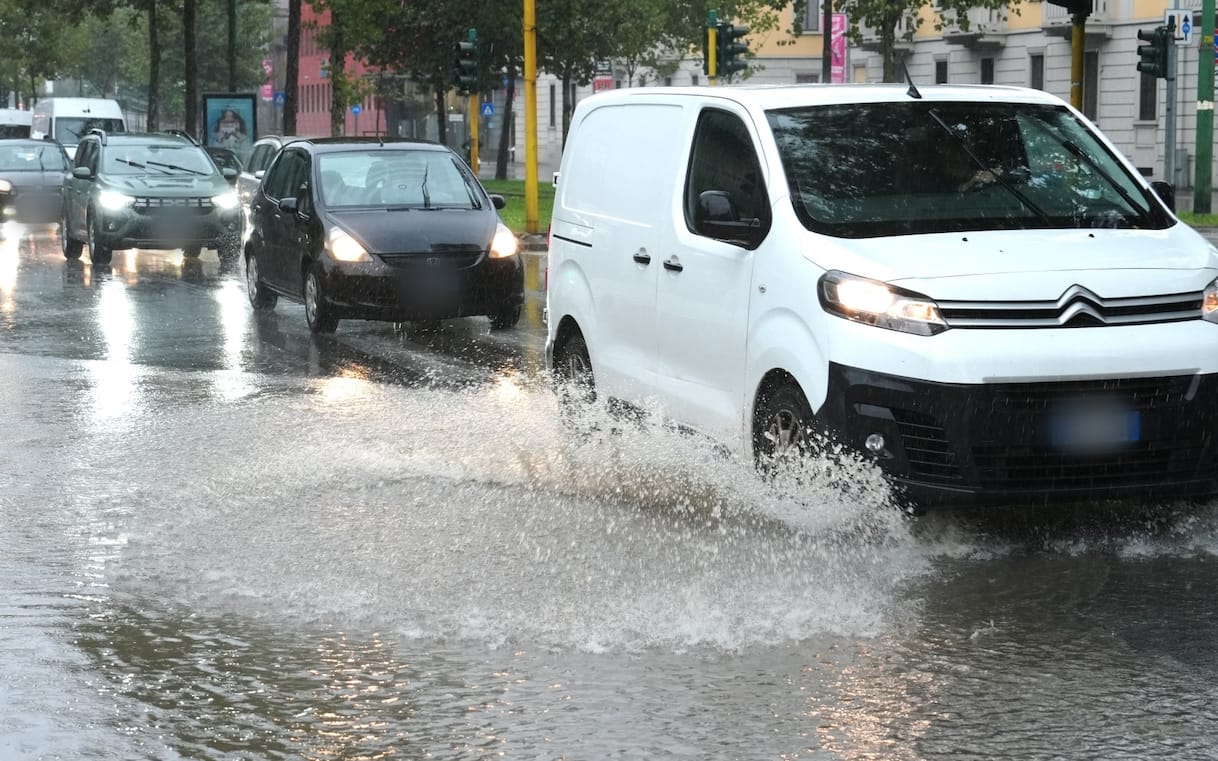 Meteo, allerta maltempo per forti piogge: le regioni a rischio. Le previsioni