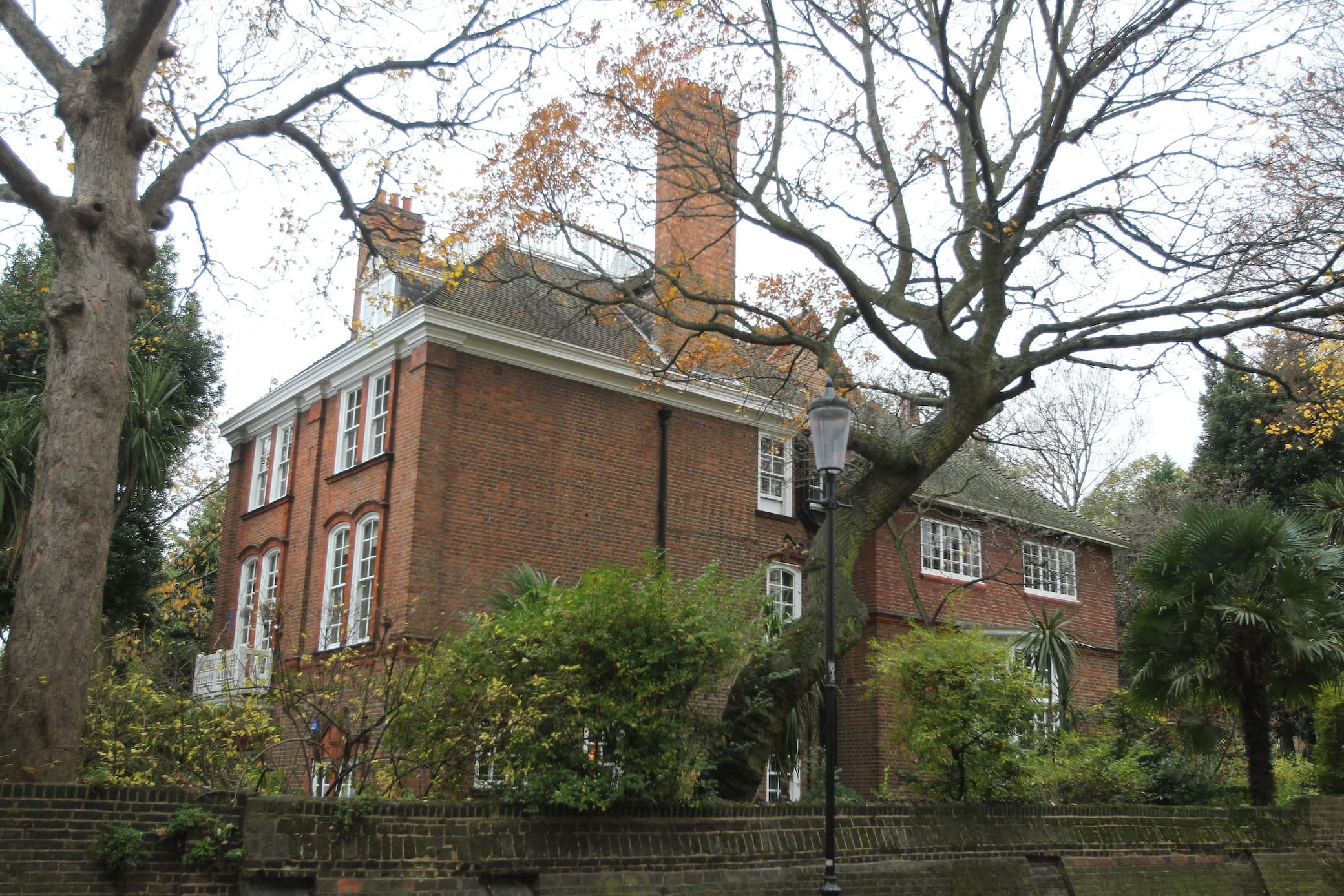 Robbie Williams has splashed out £17.5million on Michael Winner's former home, a 46-bed mansion in West London's upmarket Holland Park. His new neighbour will be Jimmy Page from Led Zepplin who lives next door.

Featuring: Robbie Williams House
Where: London, United Kingdom
When: 02 Dec 2013
Credit: David Sims/WENN.com