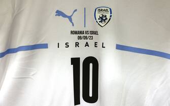 BUCHAREST, ROMANIA - SEPTEMBER 09: A detailed view of the shirt of Manor Solomon is seen inside the Israel dressing room prior to the UEFA EURO 2024 European qualifier match between Romania and Israel at National Arena on September 09, 2023 in Bucharest, Romania. (Photo by Francesco Scaccianoce - UEFA/UEFA via Getty Images )