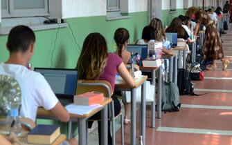 Milano, prima prova scritta di Italiano per l'esame di Maturita, il primo dopo pandemia all' Istituto Agnesi, di via Tabacchi (Milano - 2022-06-22, Maurizio Maule) p.s. la foto e' utilizzabile nel rispetto del contesto in cui e' stata scattata, e senza intento diffamatorio del decoro delle persone rappresentate