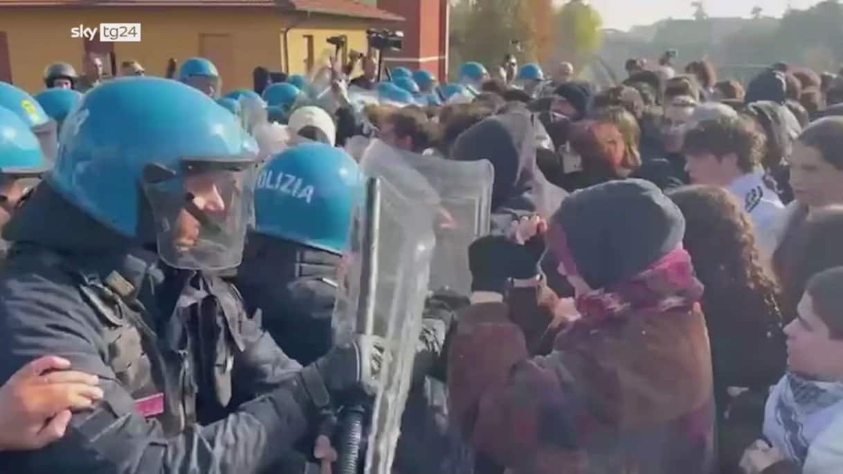 bologna corteo dei collettivi scontri con la polizia
