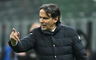 Inter Milan s head coach Simone Inzaghi gives instructions during the Serie A soccer match between Inter MIlan and Atalanta at the Giuseppe Meazza stadium in Milan, Italy, 28 February 2024. ANSA/DANIEL DAL ZENNARO