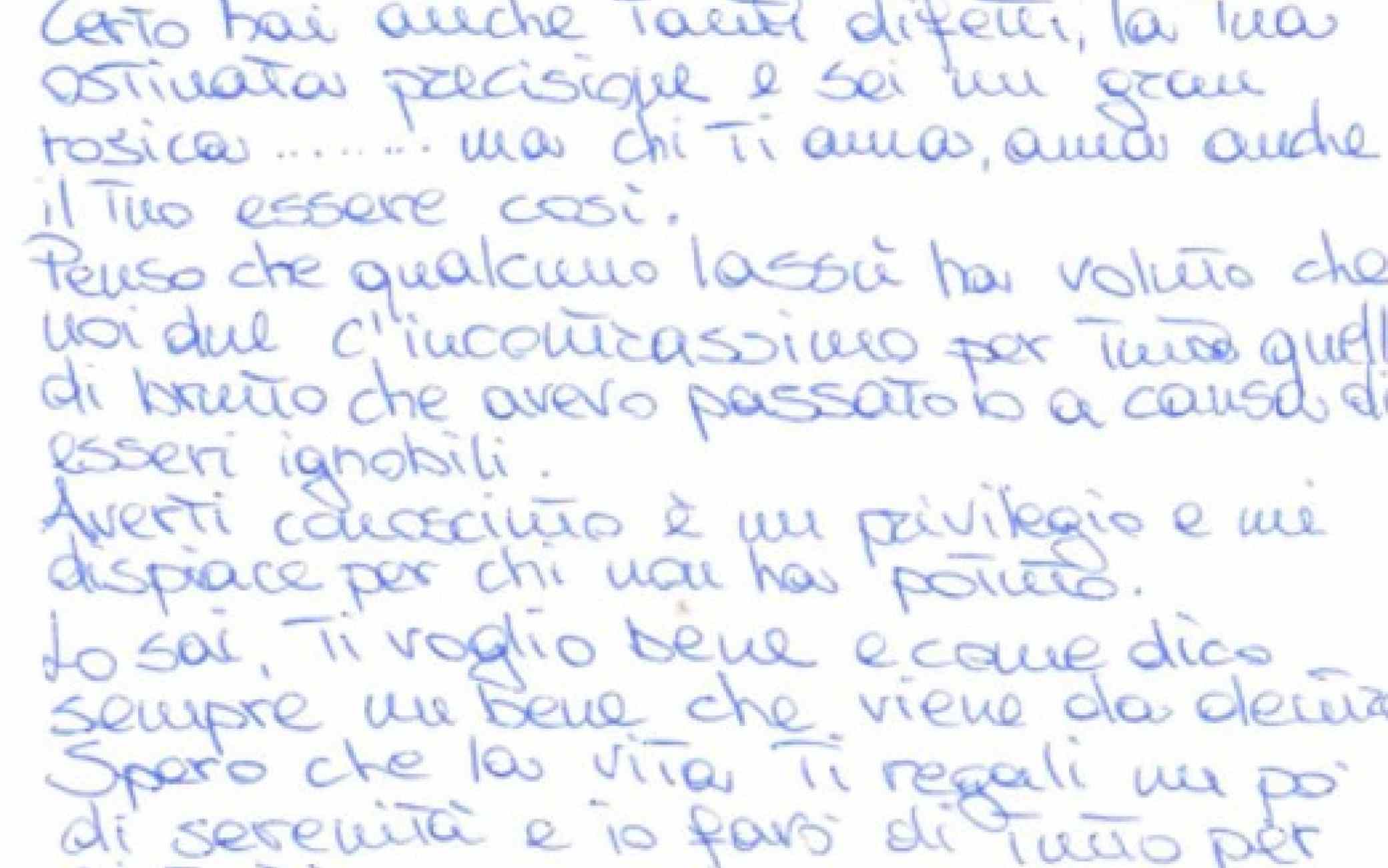 Idee Regalo Originali: Banconote Piegate A Forma Di Cuore Con La Scritta 'Amore' - Regalo Di Denaro Creativo