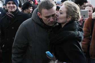 MOSCOW, RUSSIA - FEBRUARY 21: Russian opposition leader Alexei Navalny and his wife Yulia (L) stand outside of Zamoskvoretsky District Court during an unsanctioned protest rally on February 21, 2014 in Moscow, Russia. A Russian court has convicted 9 people for their participation in a May 6, 2012 Bolotnaya Square protest against Vladimir Putin. Moscow's Zamoskoretsky District court has began to deliver its verdict today while outside the court building police detained about 200 people who came to support the defendants. (Photo by Sasha Mordovets/Getty Images)