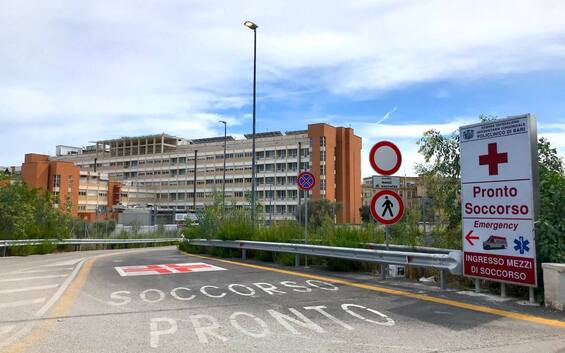 Bari, scontro tra auto e pulmino: morta donna incinta. Grave bimbo di 9 anni