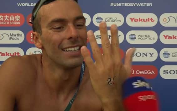 https://static.sky.it/editorialimages/9dbca6c1bb4511a5ff4e99960acb15d5698bec51/skysport/it/altri-sport/nuoto/video/2025/07/16/paltrinieri-gara-incredibile-la-mano/paltrinieri_screen_mano.jpg?im=Resize,width=565