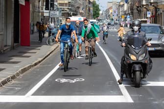 Continuano i lavori della pista ciclabile in corso Venezia tra le polemiche dei commercianti