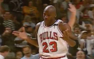 MICHAEL JORDAN (BULLS)
