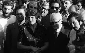   Il Presidente Sandro Pertini insieme a Franca Rampi a Vermicino ( Roma ) nel 1981 ANSA 