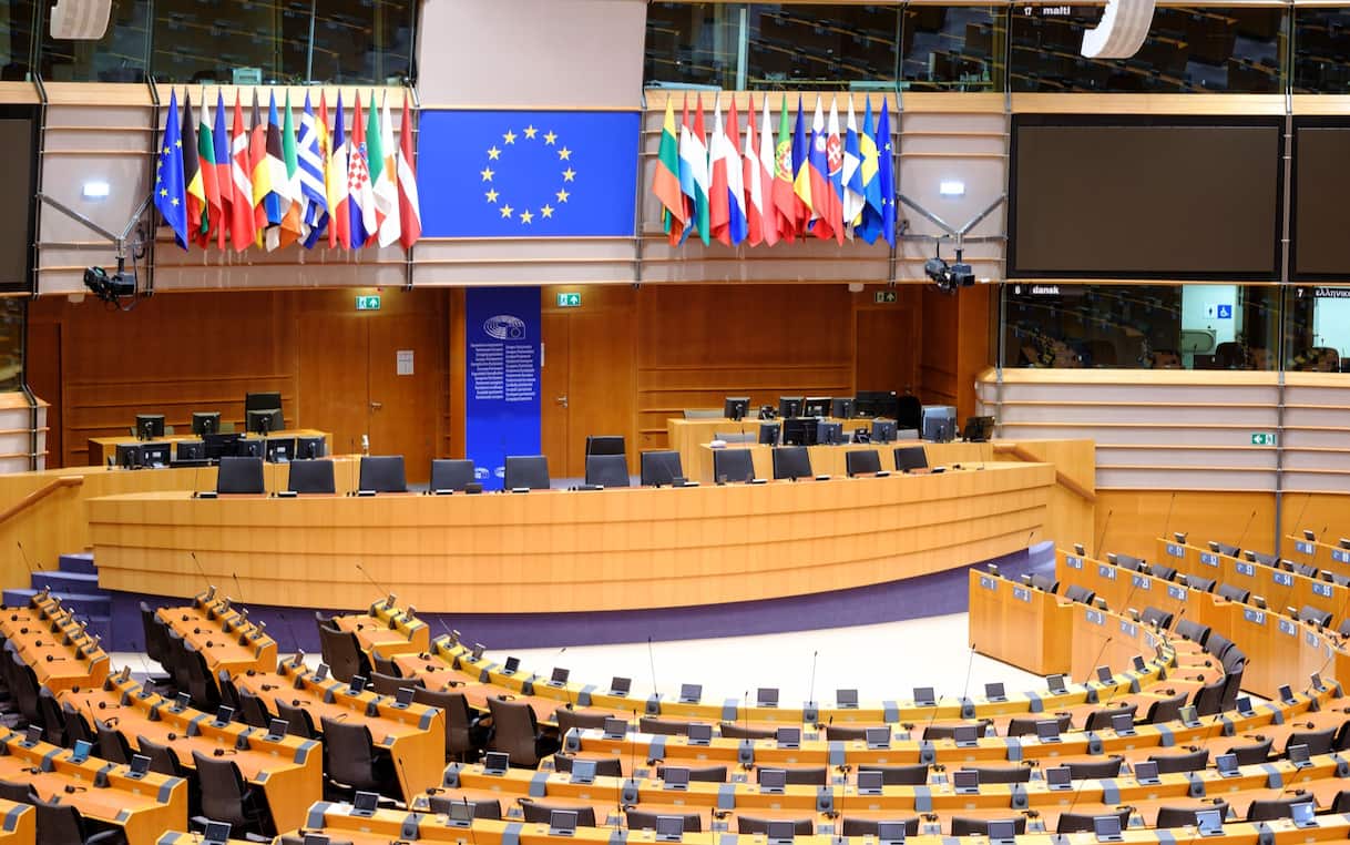 Eurobarometro, cosa pensano europei e italiani delle istituzioni Ue: i