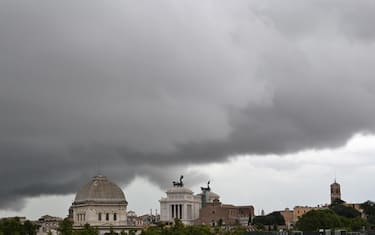 Nuvole nere sulla Capitale. Roma, 8 settembre 2022. ANSA/CLAUDIO PERI