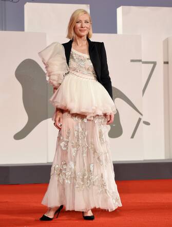 VENICE, ITALY - SEPTEMBER 08:  Cate Blanchett walks the red carpet ahead of the movie "Di Yi Lu Xiang" (Love After Love) at the 77th Venice Film Festival on September 08, 2020 in Venice, Italy. (Photo by Stefania D'Alessandro/WireImage)