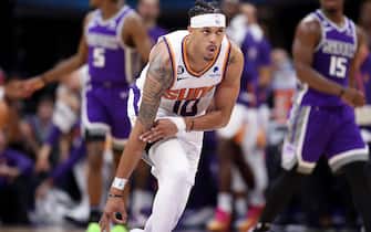 SACRAMENTO, CALIFORNIA - NOVEMBER 28: Damion Lee #10 of the Phoenix Suns reacts after he made a three-point basket against the Sacramento Kings at Golden 1 Center on November 28, 2022 in Sacramento, California. NOTE TO USER: User expressly acknowledges and agrees that, by downloading and or using this photograph, User is consenting to the terms and conditions of the Getty Images License Agreement.  (Photo by Ezra Shaw/Getty Images)