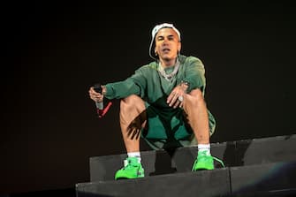 MILAN, ITALY - SEPTEMBER 25: Sfera Ebbasta performs at Mediolanum Forum of Assago on September 25, 2022 in Milan, Italy. (Photo by Francesco Prandoni/Getty Images)