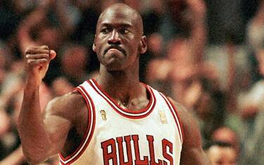 MICHAEL JORDAN (BULLS)