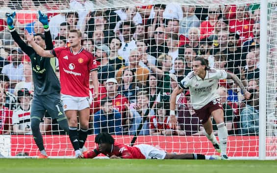 https://static.sky.it/editorialimages/9f2d0d9a261b82a52864e9e363ae44b70f1b4a99/skysport/it/calcio/premier-league/video/2025/08/17/calafiori-gol-manchester-united-arsenal-video-1029745/calafiori_ipa_arsenal_man_utd_gol.jpg?im=Resize,width=565