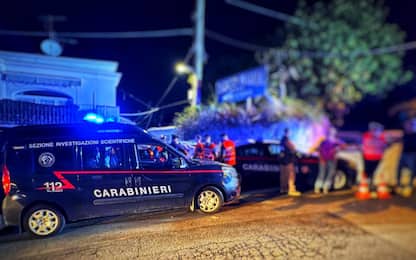 Terrore in una delle principali mete del turismo italiano e internazionale segnata da un drammatico pomeriggio di sangue. Il clima di vacanza è stato interrotto bruscamente dallo sparo di decine di colpi di pistola che hanno provocato la morte di tre persone mentre una quarta è ricoverata in ospedale in prognosi riservata, in condizioni giudicate gravissime dai sanitari. E' successo a Forio d'Ischia, sold out per il ponte di Ferragosto.
ANSA/CARABINIERI
+++FOTO DIFFUSA DALL'UFFICIO STAMPA - USARE SOLO PER ILLUSTRARE OGGI LA NOTIZIA INDICATA NEL TITOLO - NON ARCHIVIARE - NON VENDERE - NON USARE PER FINI NON GIORNALISTICI - NPK+++