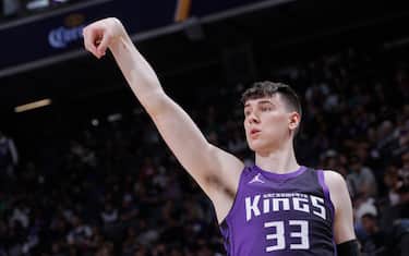2. JAKE LARAVIA AI LAKERS