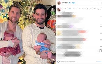 James lance basse con il marito marito Michele Turchi e ai loro due gemellini
