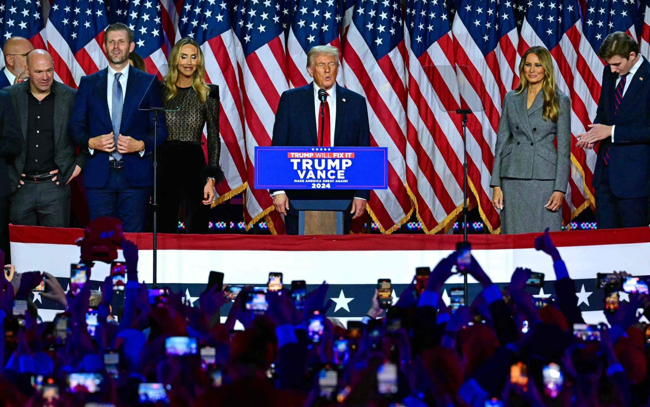 Trump sul palco dopo le elezioni