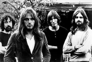 UNSPECIFIED - JANUARY 01:  Photo of Roger WATERS and Rick WRIGHT and PINK FLOYD and Nick MASON and David GILMOUR; Posed group portrait of Pink Floyd - L-R Nick Mason, David Gilmour, Roger Waters and Rick Wright  (Photo by RB/Redferns)