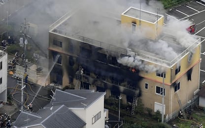 Giappone, uomo dà fuoco a casa di produzione cartoni animati: 33 morti