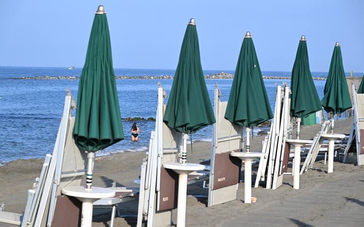 Lo stabilimento Belsito di Ostia aderisce allo sciopero dei balneari. Roma, 9 agosto 2024. ANSA/CLAUDIO PERI