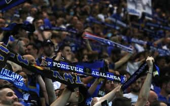 BERGAMO, ITALY - MAY 21: The Atalanta BC fans show their support during the Serie A match between Atalanta BC and Empoli FC at Gewiss Stadium on May 21, 2022 in Bergamo, Italy. (Photo by Marco Luzzani/Getty Images)