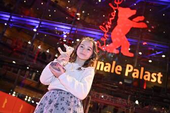25 February 2023, Berlin: Sofia Otero, actress, is happy to receive the Silver Bear for Best Acting Performance in a Leading Role in the film "20.000 especies de abejas" ("20,000 Species of Bees")after the Berlinale awards ceremony. The 73rd International Film Festival will take place in Berlin from 16 - 26 February 2023. Photo: Fabian Sommer/dpa (Photo by Fabian Sommer/picture alliance via Getty Images)