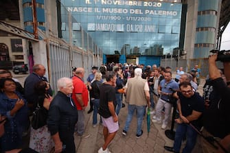 La camera ardente di Totò Schillaci allo stadio Barbera, Palermo 18 settembre 2024. ANSA/IGOR PETYX
-- The funeral home of footballer Totò Schillaci at the Barbera stadium, Palermo (Italy) 18 September 2024. ANSA/IGOR PETYX