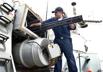 A US Navy sailor cleans the Phalanx Close-In Weapons System (CIWS) aboard the guided missile cruiser USS Shiloh in Gulf waters 21 March 2003. The Shiloh is part of the US armada deployed in the region.     AFP PHOTO/Adam JAN (Photo by ADAM JAN / AFP) (Photo by ADAM JAN/AFP via Getty Images)