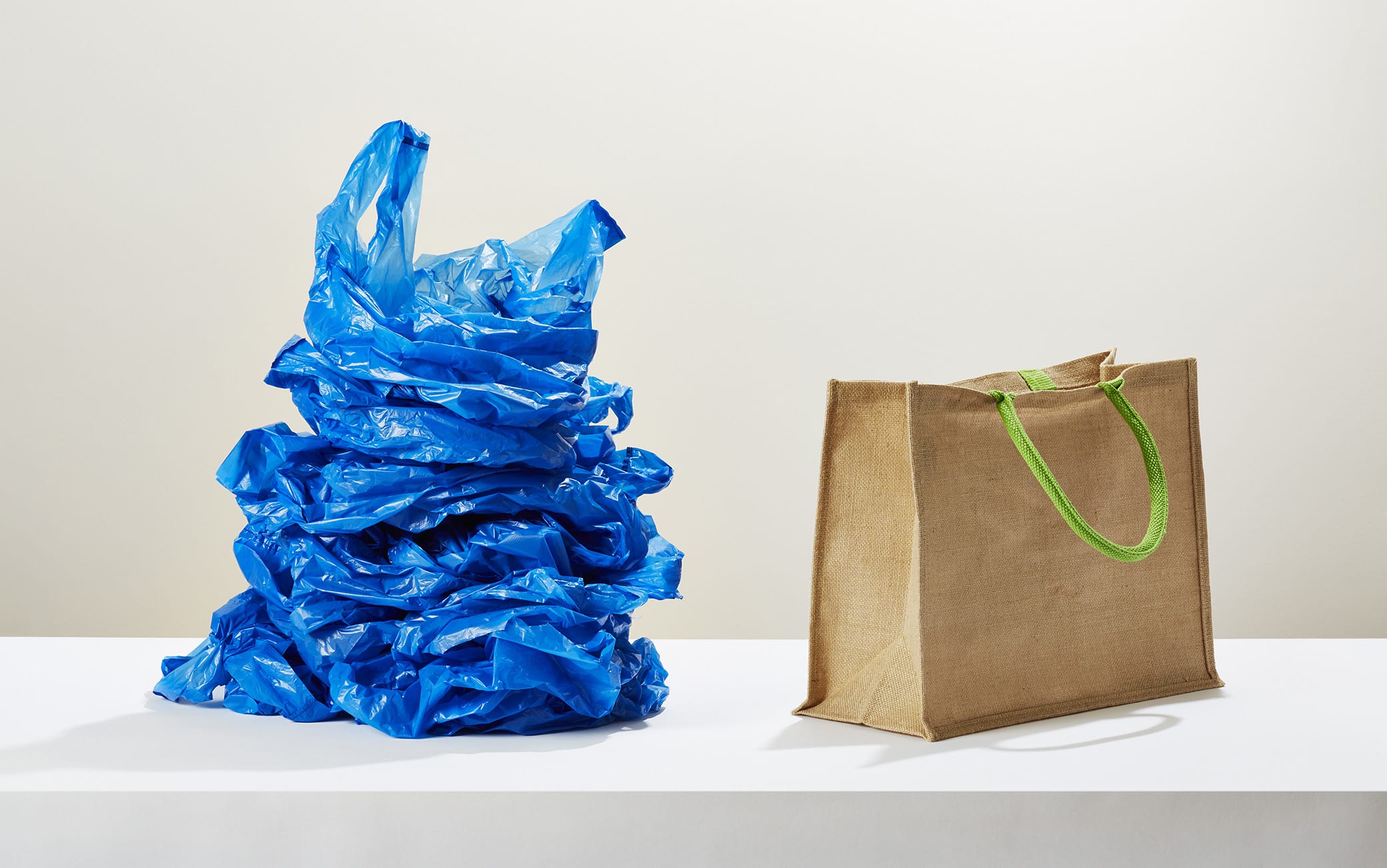 Stop ai sacchetti di plastica: le 5 migliori alternative sostenibili