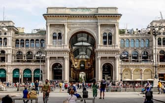 Galleria Vittorio Emanuele II imbrattata nella notte a Milano, 8 agosto 2023.ANSA/MOURAD BALTI TOUATI

