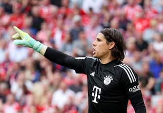 epa10641521 Bayern goalkeeper Yann Sommer reacts during the German Bundesliga soccer match between FC Bayern Munich vs RB Leipzig in Munich, Germany, 20 May 2023.  EPA/Anna Szilagyi (ATTENTION: The DFL regulations prohibit any use of photographs as image sequences and/or quasi-video.)