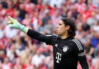 epa10641521 Bayern goalkeeper Yann Sommer reacts during the German Bundesliga soccer match between FC Bayern Munich vs RB Leipzig in Munich, Germany, 20 May 2023.  EPA/Anna Szilagyi (ATTENTION: The DFL regulations prohibit any use of photographs as image sequences and/or quasi-video.)