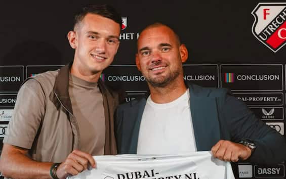 Primo contratto da professionista per il 'baby' Sneijder