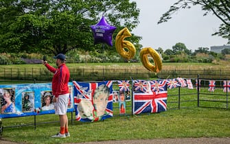 Alcuni ammiratori di Diana davanti a Kensington Palace