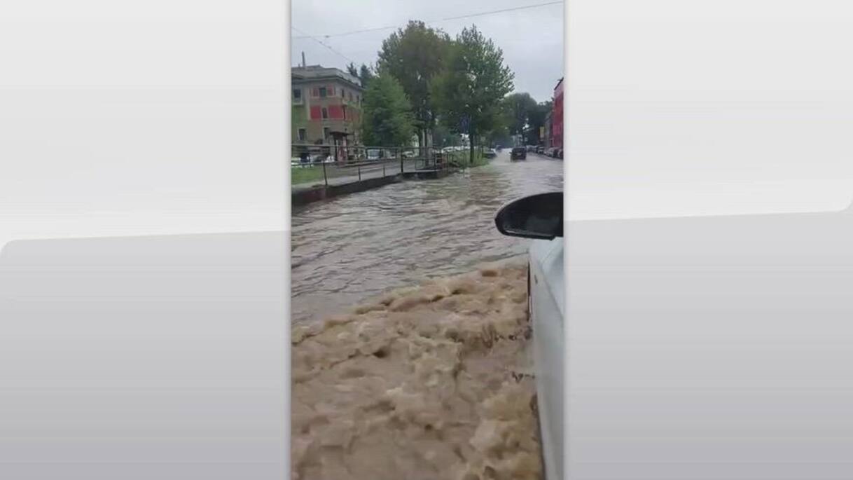 Maltempo Milano, il Seveso è esondato: strade allagate Maltempo Milano, il Seveso è esondato: strade allagate