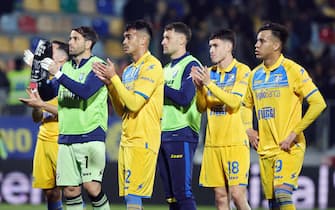 Players of Frosinone greet their fans at the end of the Serie A soccer match between Frosinone Calcio and SS Lazio at Benito Stirpe stadium in Frosinone, Italy, 16 March 2024. ANSA/FEDERICO PROIETTI