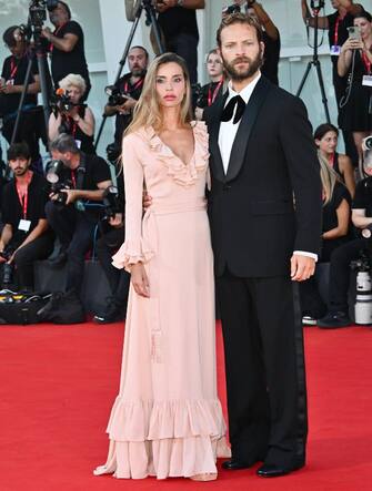 06-alessandro-borghi-forti-venezia-red-carpet-ipa - 1