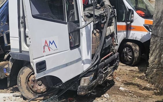 Reggio Calabria, camion investe operai: un morto e due feriti