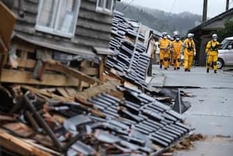 epa11054317 Rescue workers search for missing people at a collapsed building in Monzen Town, Wajima City, Ishikawa Prefecture, Japan, 03 January 2024. At least 62 people were killed by the magnitude 7 earthquake (the USGS listed the magnitude as 7.5) which occurred on 01 January, according to the Ishikawa Prefecture Government.  EPA/FRANCK ROBICHON