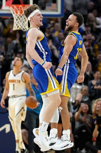 SAN FRANCISCO, CALIFORNIA - JANUARY 04: Brandin Podziemski #2 of the Golden State Warriors celebrates with Stephen Curry #30 after scoring a fast-break off a steal against the Denver Nuggets during the fourth quarter at Chase Center on January 04, 2024 in San Francisco, California. NOTE TO USER: User expressly acknowledges and agrees that, by downloading and or using this photograph, User is consenting to the terms and conditions of the Getty Images License Agreement. (Photo by Thearon W. Henderson/Getty Images)