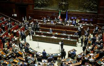La seduta della Camera dei deputati riunita per votare lo scostamento di bilancio ed il Nadef, Roma 14 ottobre 2020. ANSA/FABIO FRUSTACI
