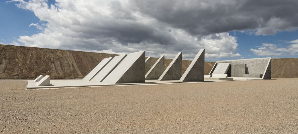 05._20_x_9_45_90_180_City_(c)_Michael_Heizer_Triple_Aught_Foundation_2018_photo_Ben_Blackwell.jpg