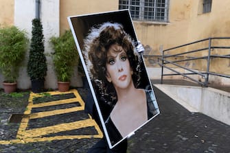 Gina Lollobrigida's photograph is brought in to set up the funeral home in the Aula Giulio Cesare on the Campidoglio in Rome, Italy, 18 January 2023. Lollobrigida, a high profile European actress in the 1950s and early 1960s, has died at the age of 95 Corriere della Sera reported 16 January 2023.
ANSA/MASSIMO PERCOSSI
