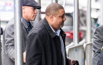 epa10547488 New York County District Attorney Alvin Bragg (C) arrives at New York Criminal Court in New York, New York, USA, 28 March 2023. A Manhattan grand jury convened by the district attorney's office is still in the process of hearing evidence related to former US President Donald J. Trump's alleged hush money payment to porn star Stormy Daniels, charges that may lead to Trump's indictment.  EPA/JUSTIN LANE