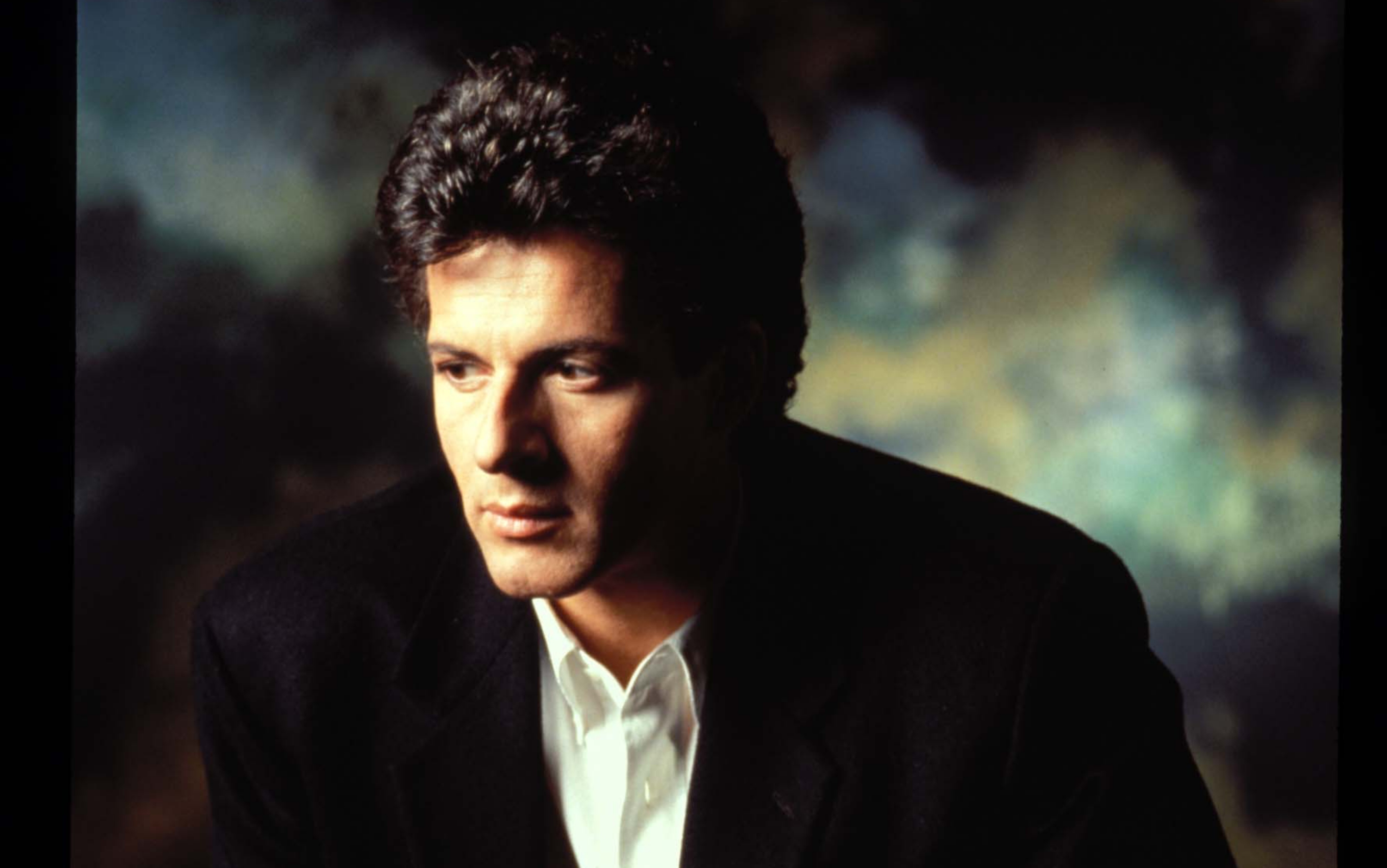 Claudio Baglioni, i look e la carriera dell’artista di “Questo piccolo